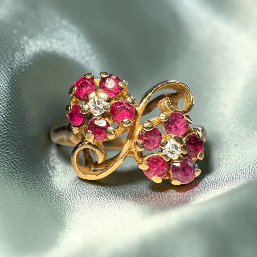 VINTAGE- 10K Gold- Natural Burmese Ruby & Diamond Flower Ring- Size 7.5- Bypass - Picture 11 of 16
